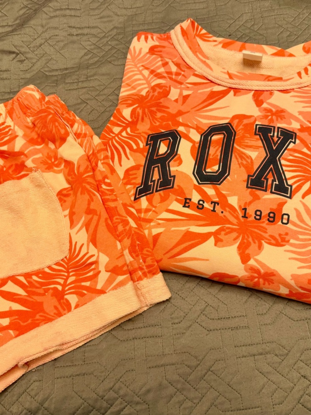 Roxy Girls 2 piece set Coral Tropical Logo Pullover and shorts sz 14-16 NWT